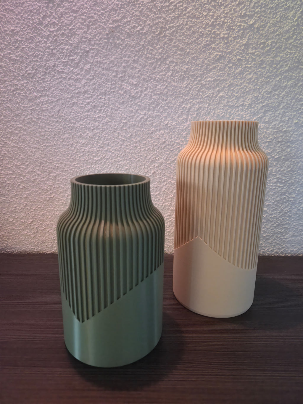 Moderne Vase 3D gedruckt – Minimalistische Deko Vase mit Rillenstruktur – Skandinavisches Design für Wohnzimmer, Tisch & Büro