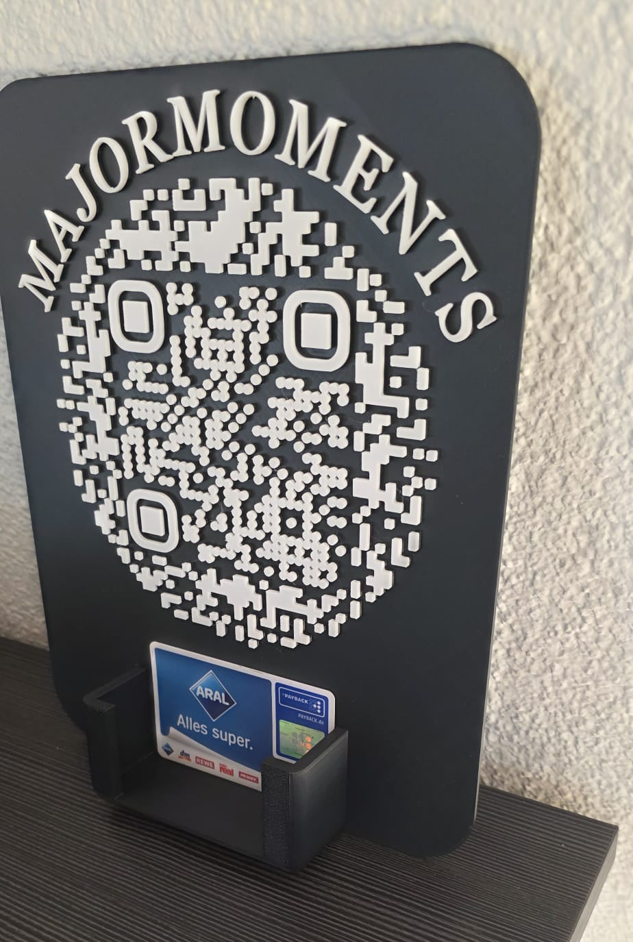 Individueller QR-Code Aufsteller mit Visitenkartenhalter (3D-gedruckt)