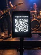 Individueller beleuchteter QR-Code Aufsteller mit und ohne Visitenkartenhalter – modern, einzigartig