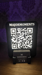 Individueller beleuchteter QR-Code Aufsteller mit und ohne Visitenkartenhalter – modern, einzigartig