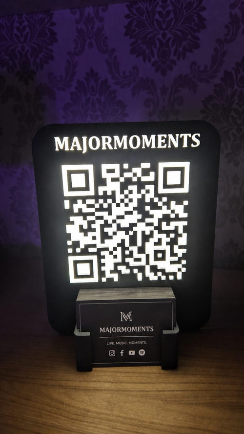 Individueller beleuchteter QR-Code Aufsteller mit und ohne Visitenkartenhalter – modern, einzigartig
